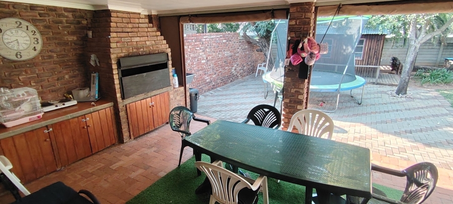 3 Bedroom Property for Sale in Flamwood North West